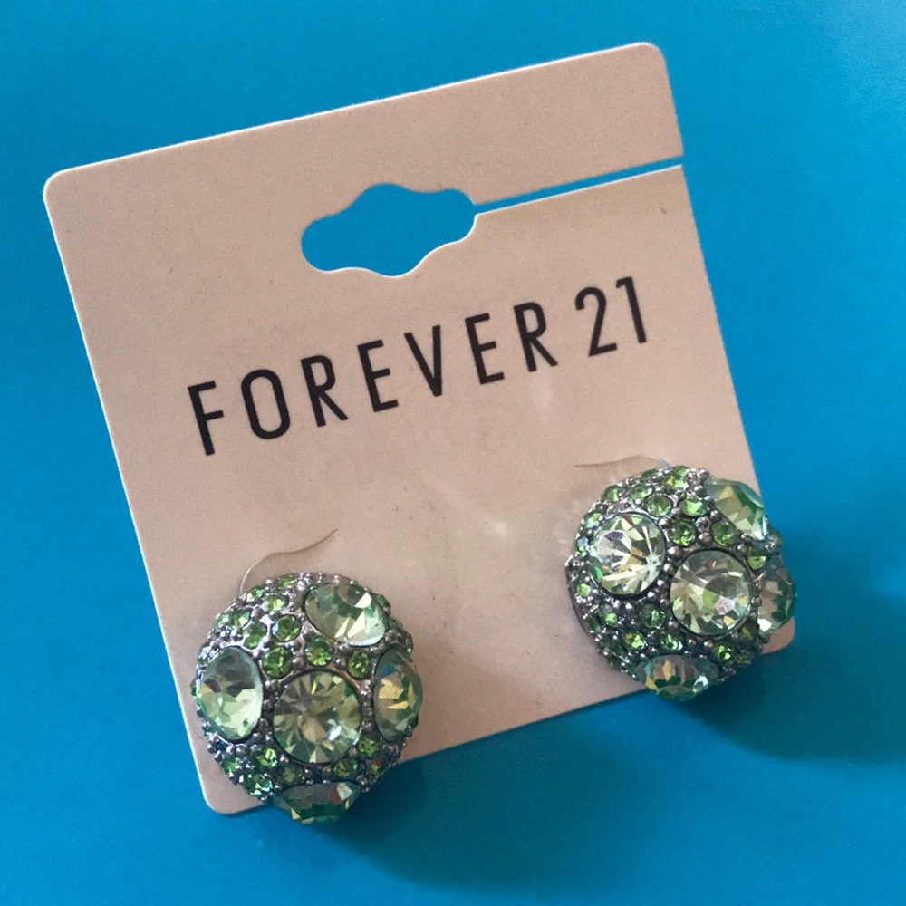 ✳️NWT✳️Forever 21 Green Stud Earrings